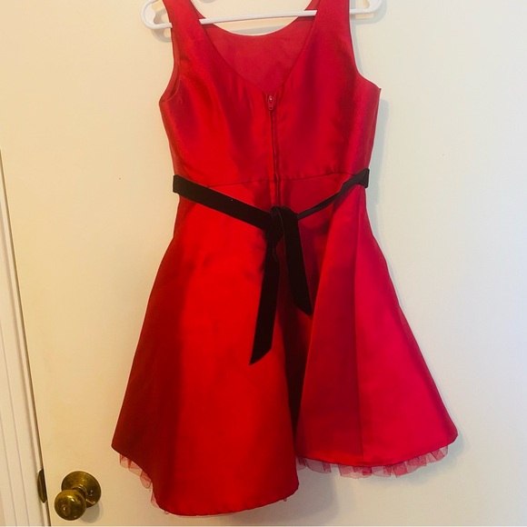Zunie girls red dress with black tie belt with silver brooch. - Picture 6 of 8